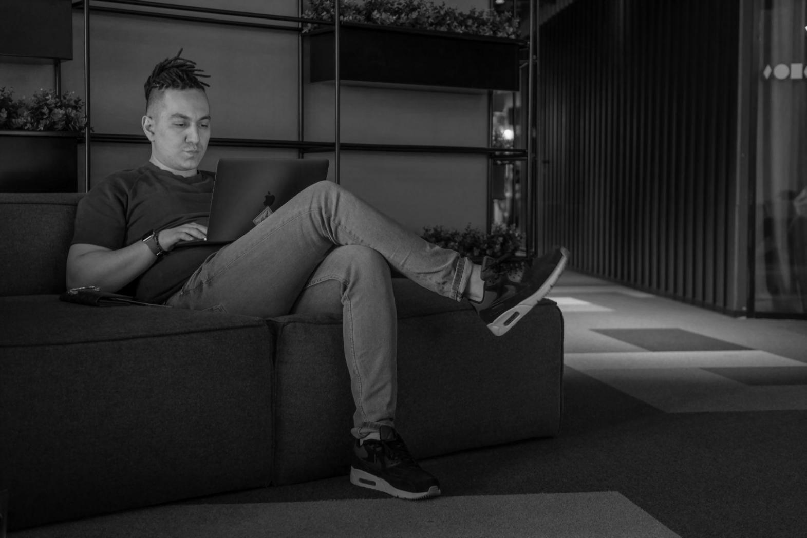 Analisi dettagliata delle spese mensili e categorizzazione budget